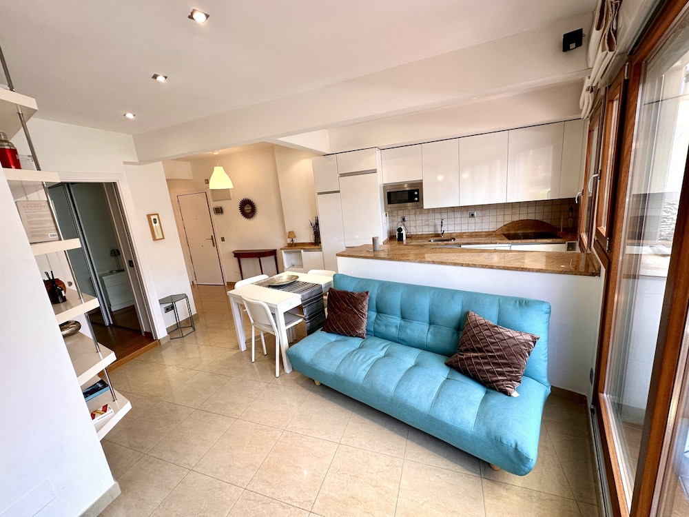 Far Home Hostel 43/71