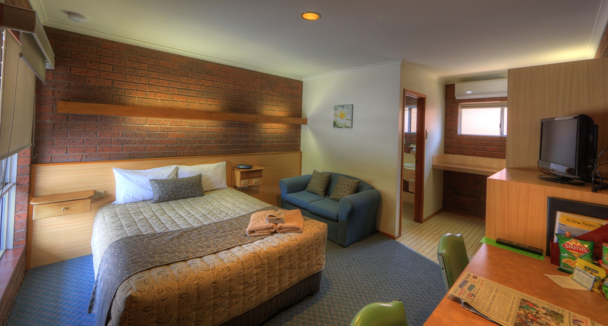 Standard, Queen Bed