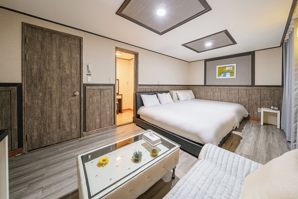 Gallery Hotel Be 22/50