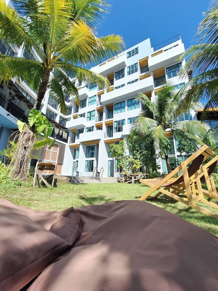 Atom Phuket Hotel -SHA Plus 45/50
