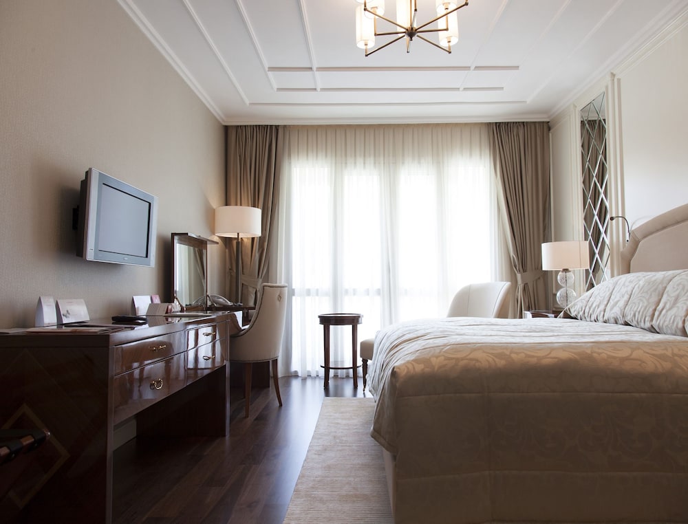 DELUXE, DOUBLE BED