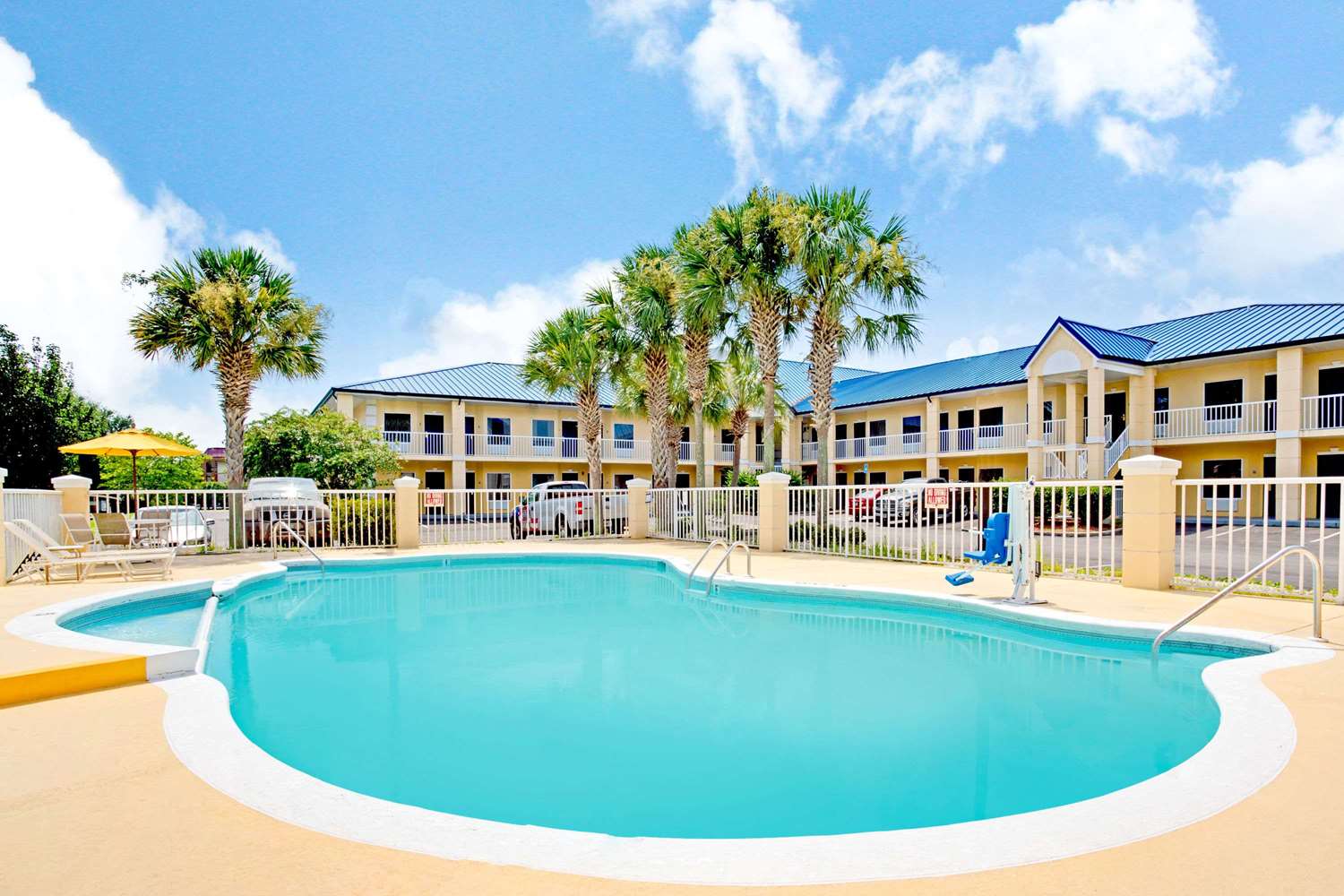 Days Inn by Wyndham Kingsland GA 26/30