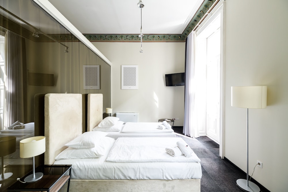 Home Aparthotel 13/58