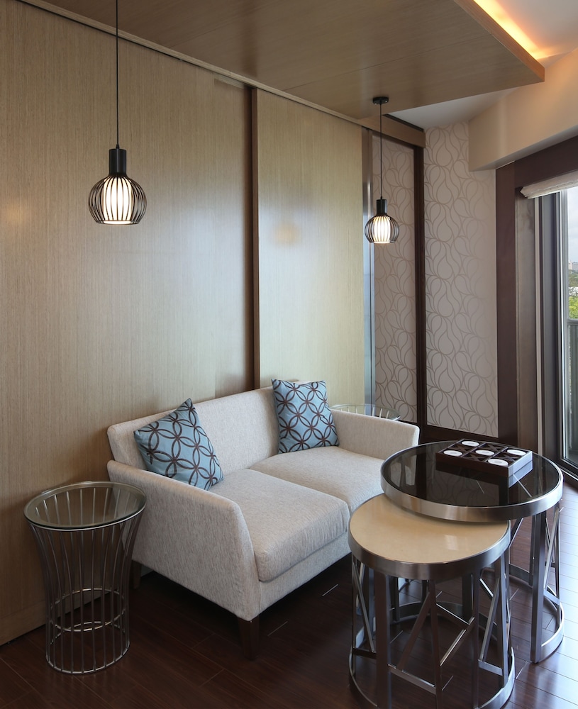 Dusit Thani Guam Resort 30/50