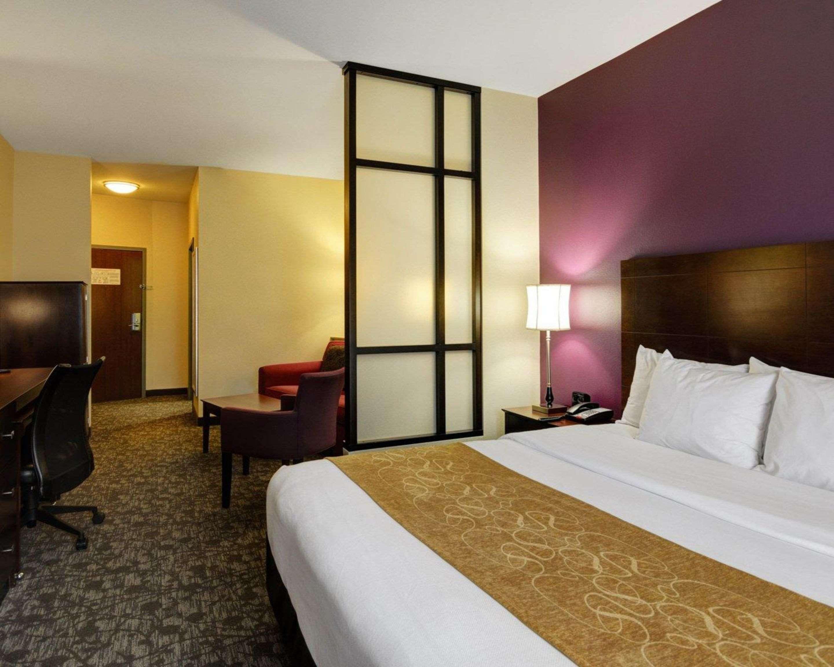 SUITE, KING BED