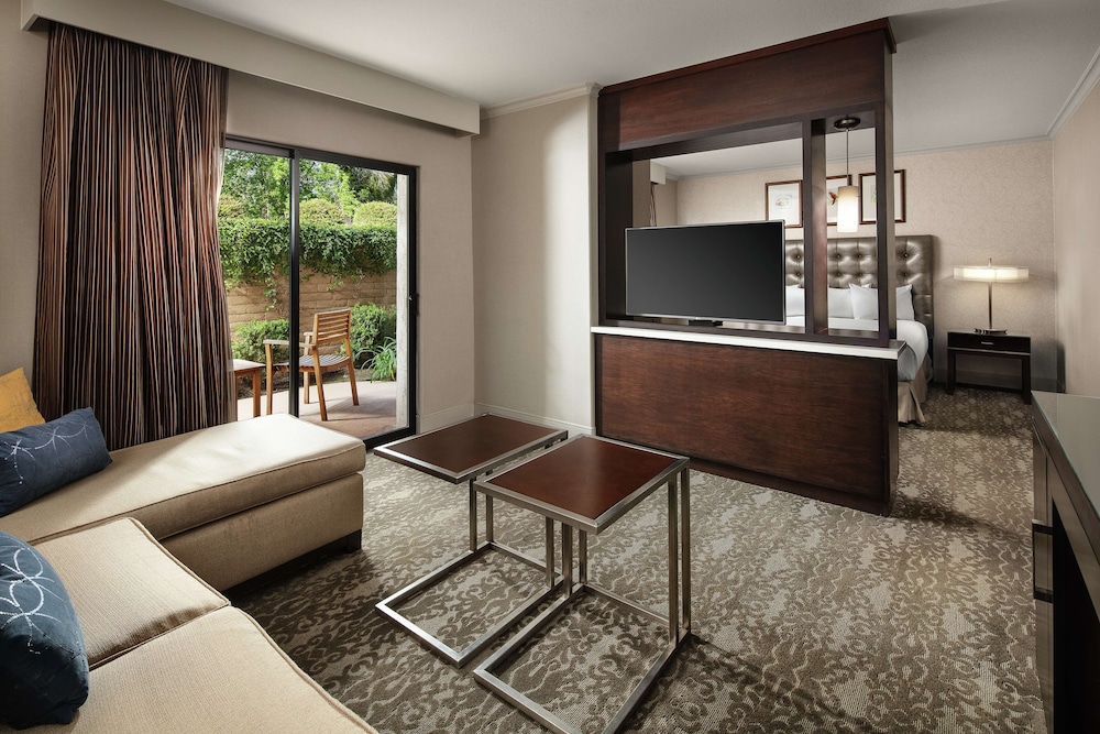 Doubletree By Hilton Claremont 31/58