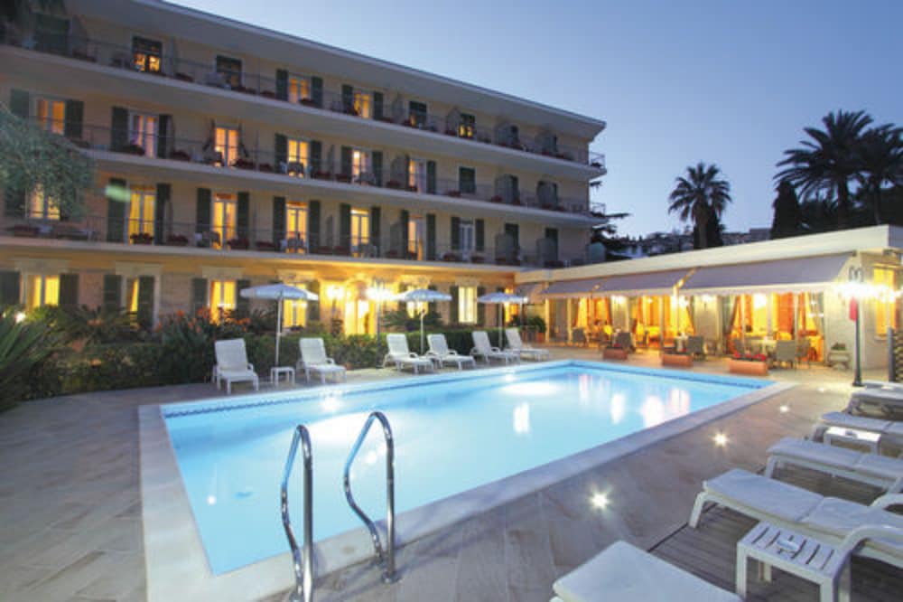 Hotel Paradiso 4/78