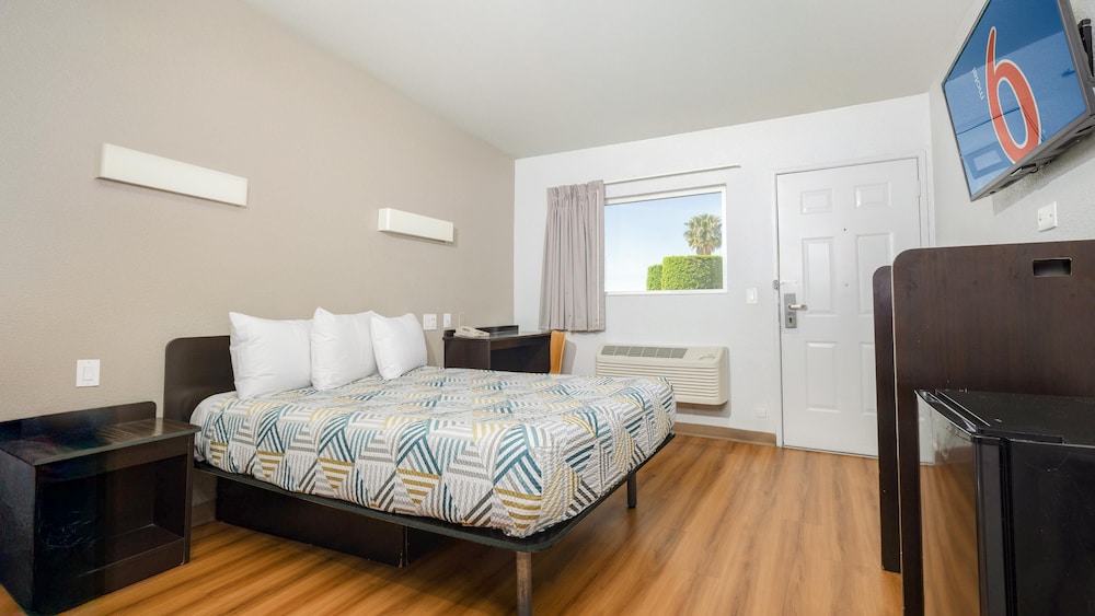 Motel6 Ontario, CA - Airport 25/61