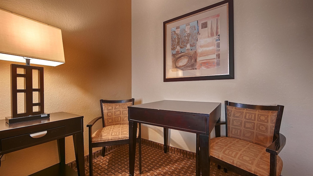 Best Western Bastrop Pines Inn 27/40