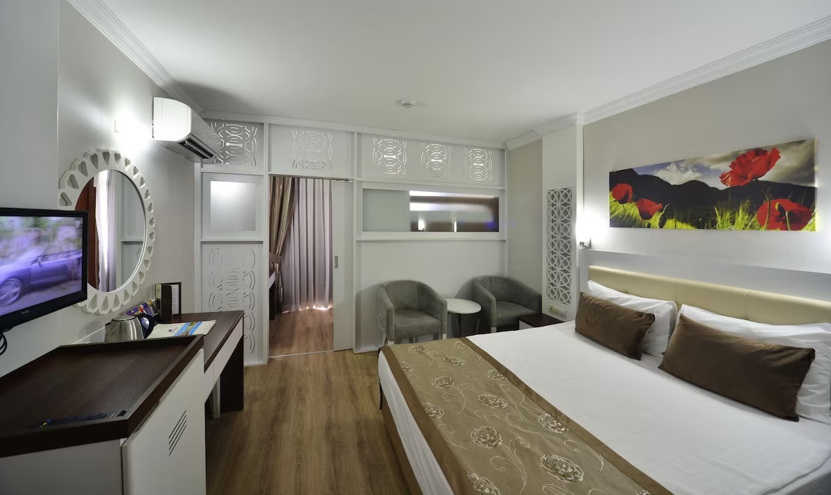 ROOM, DOUBLE BED