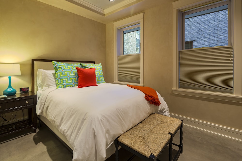 غرفة بسرير كينج وسرير كوين وسريرين منفصلين بـ3 غرف نوم، The Auberge Residences at Element 52 2/8