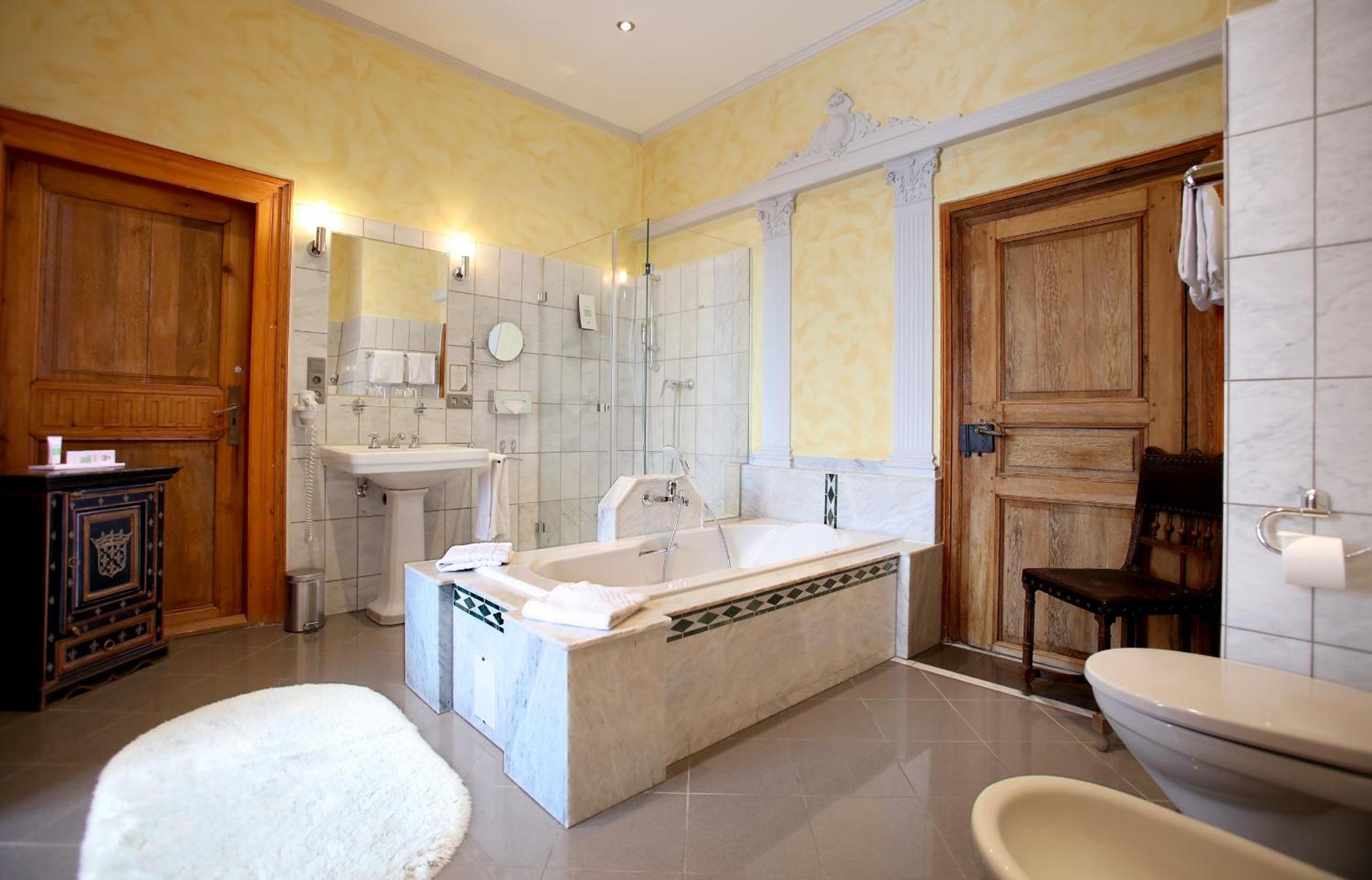 Hotel Schloss Edesheim 49/50