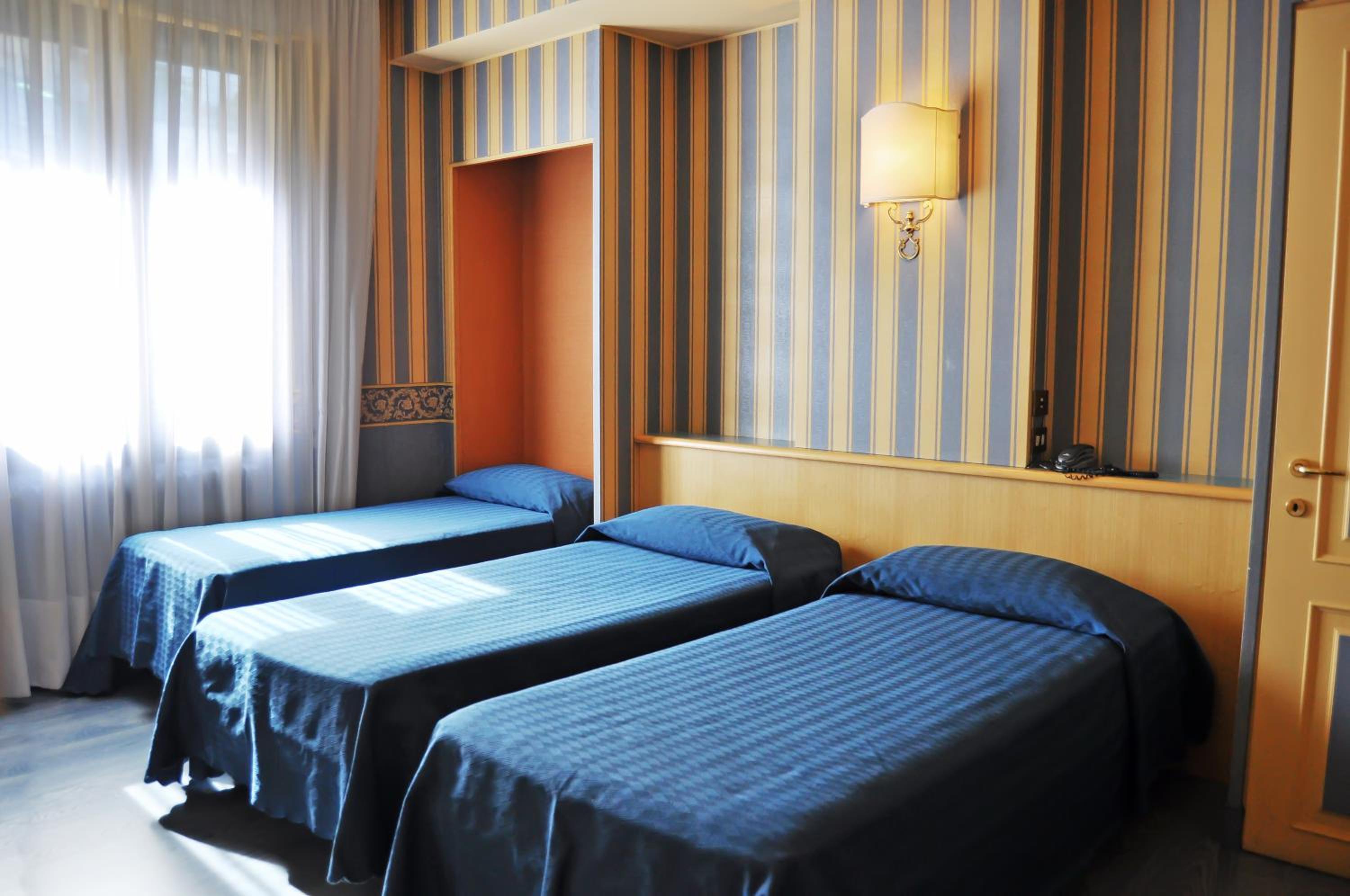 ROOM, TRIPLE