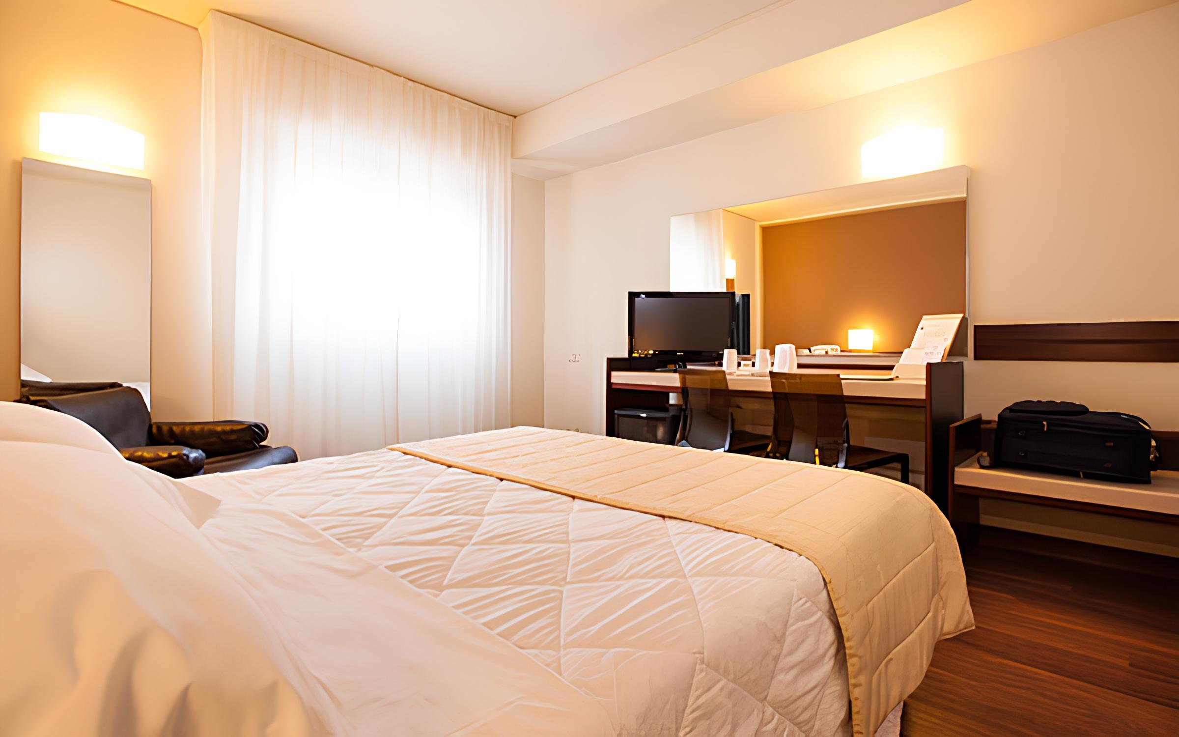 SINGLE ROOM