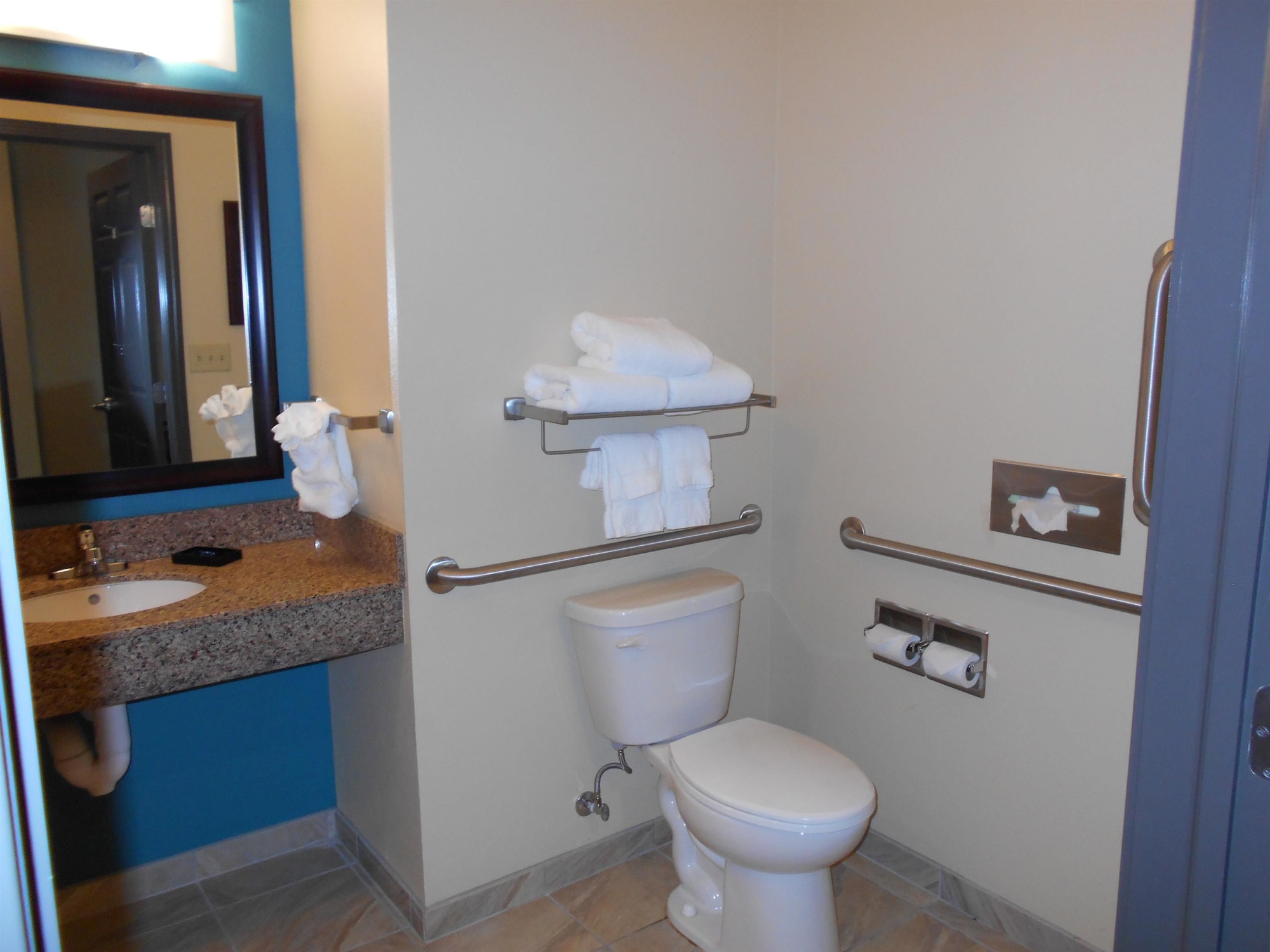 جناح بسريرين كوين بمطبخ، Best Western Plus Patterson Park Inn 5/5