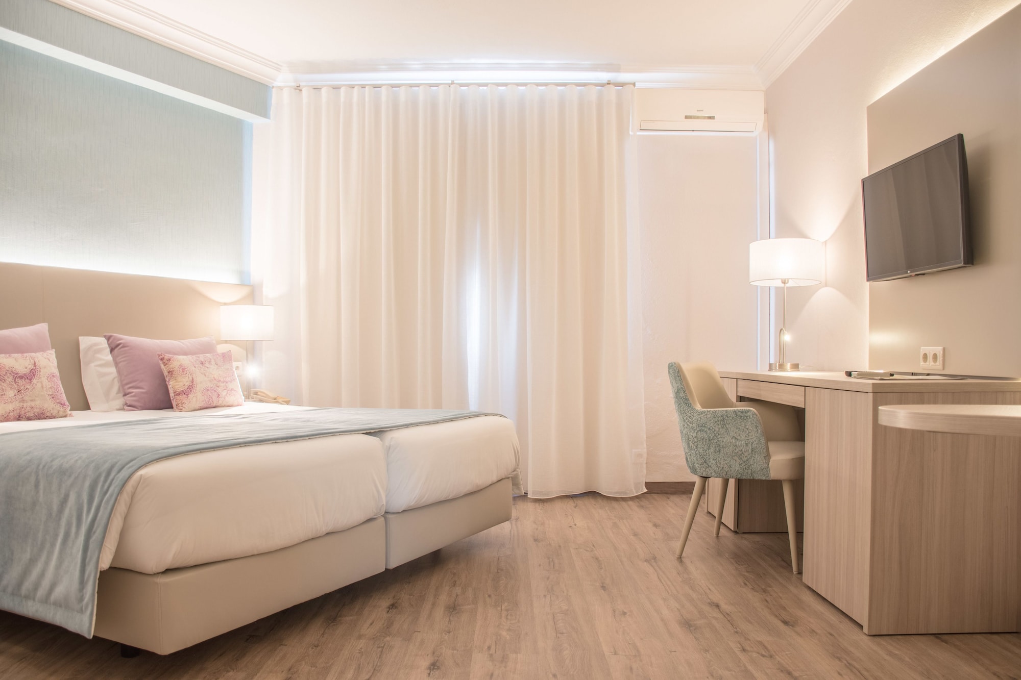 SUPERIOR, TWIN BEDS