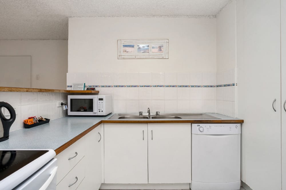Bayview Beachfront Apartments 50/50