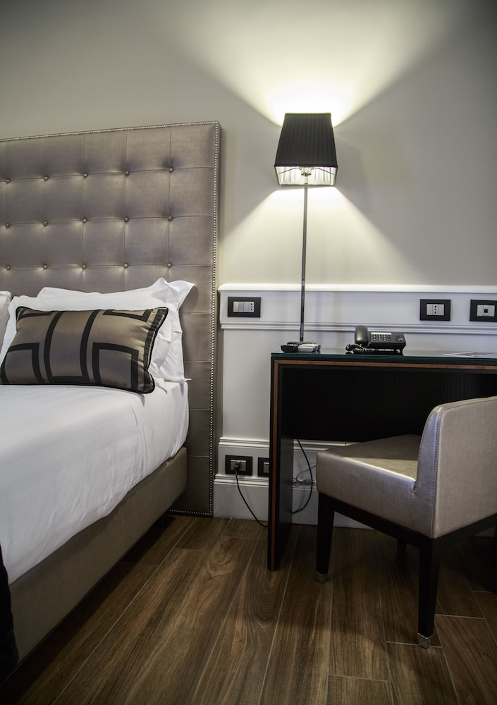 The Independent Suites 25/51