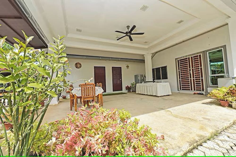OYO Home 90388 Homestay Masha 3/26