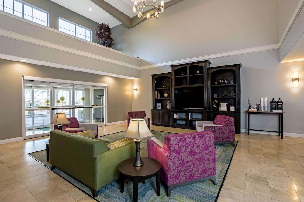 La Quinta Inn & Suites by Wyndham-Brookshire-West Katy 29/39