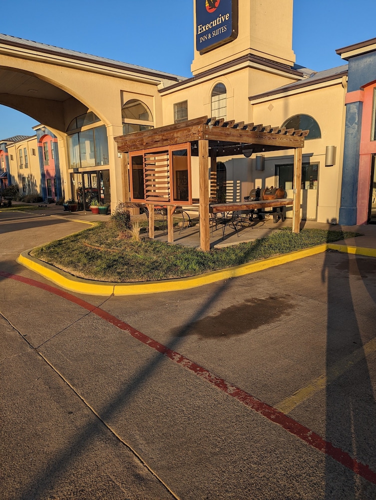 Executive Inn and Suites Wichita Falls 37/44