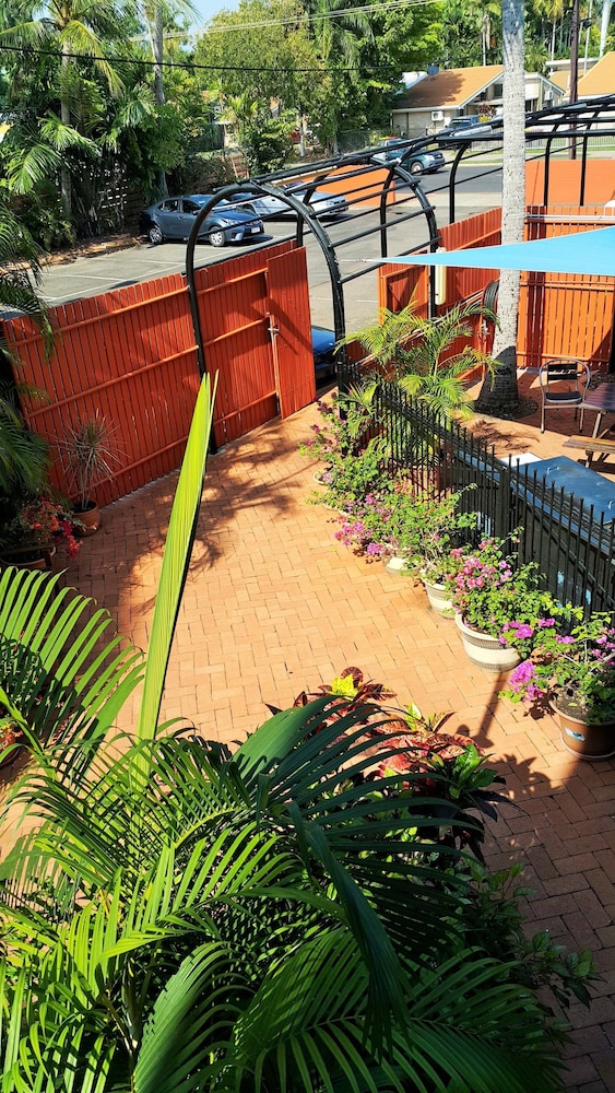 Coconut Grove Holiday Apartments 1/43