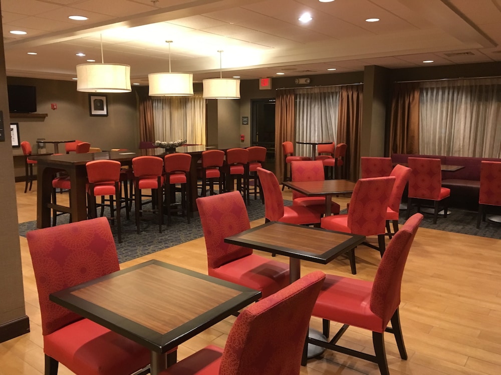 HAMPTON INN BEDFORD 37/52