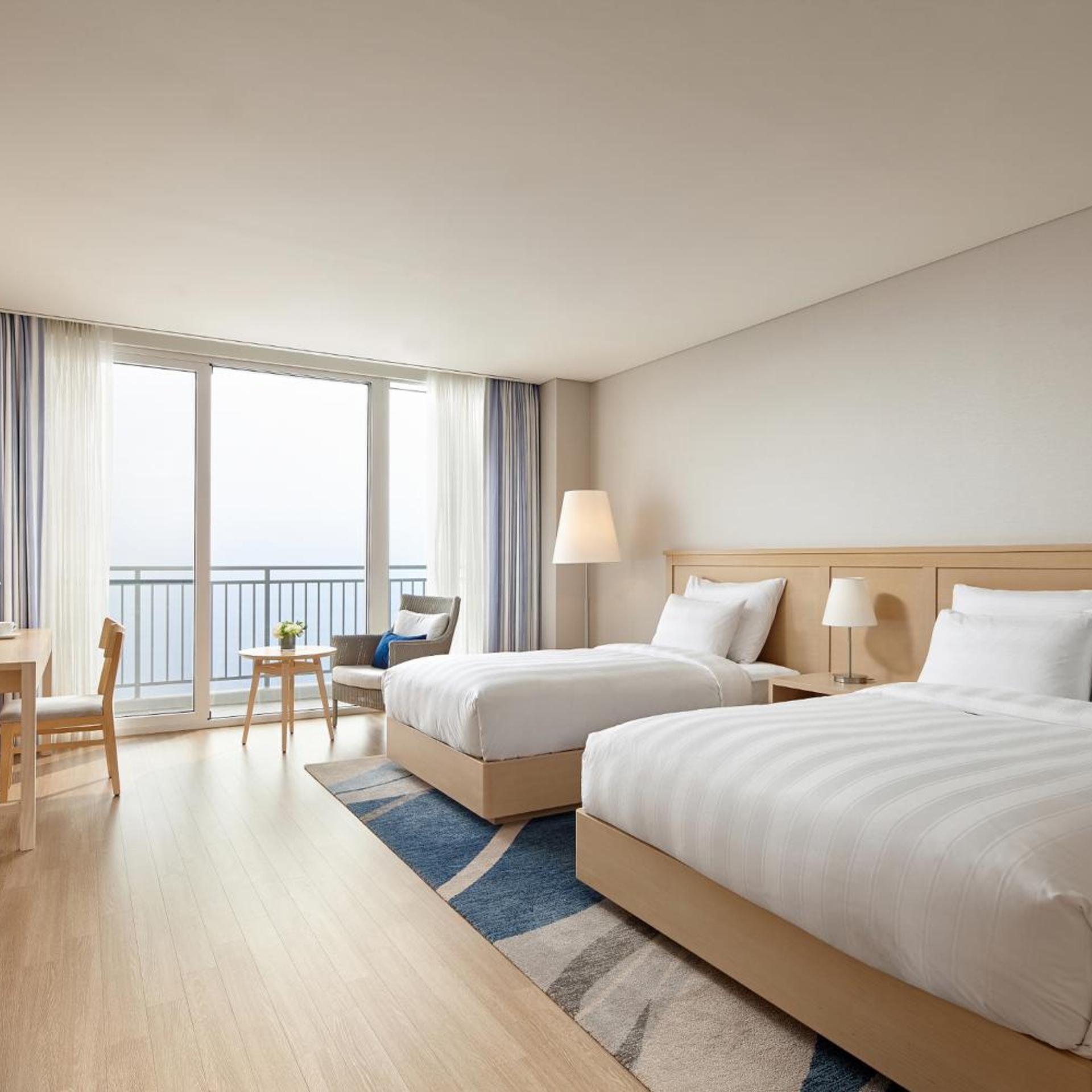Deluxe, Family, Twin Beds