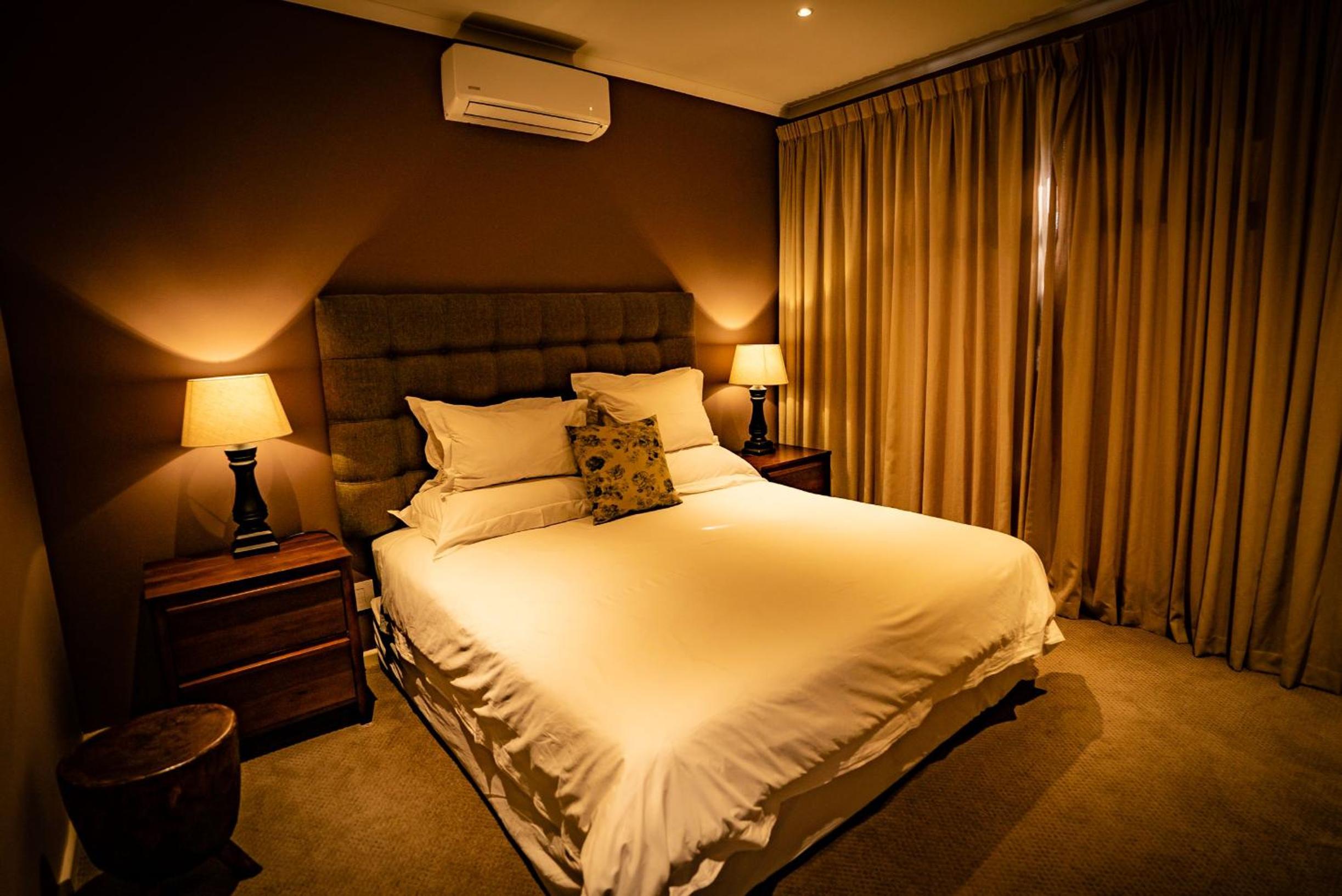 The Royal Hotel 14/37