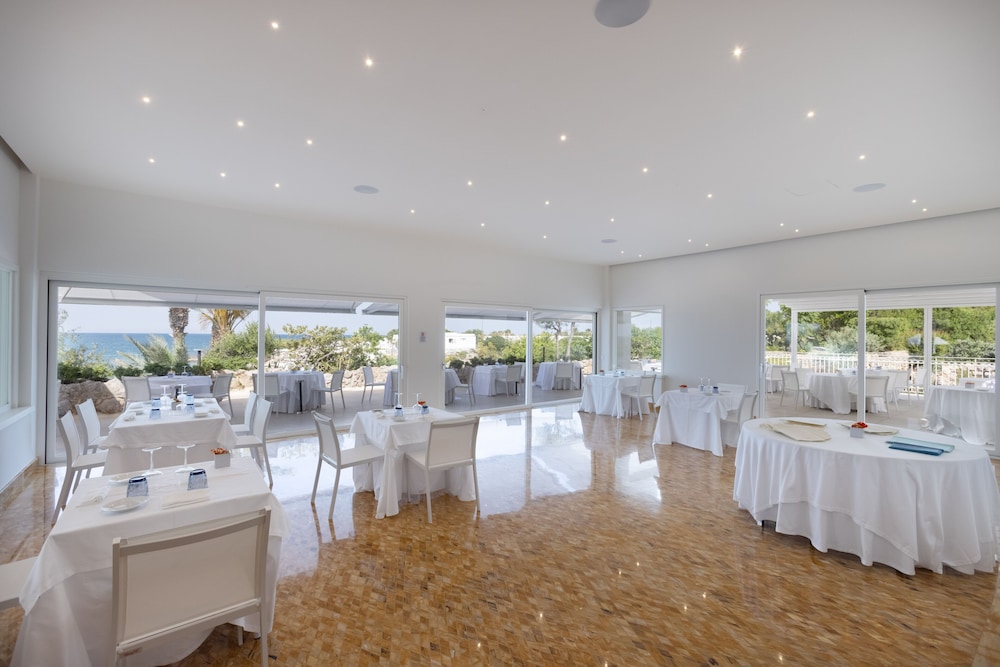 Grotta Palazzese Beach Hotel 49/61