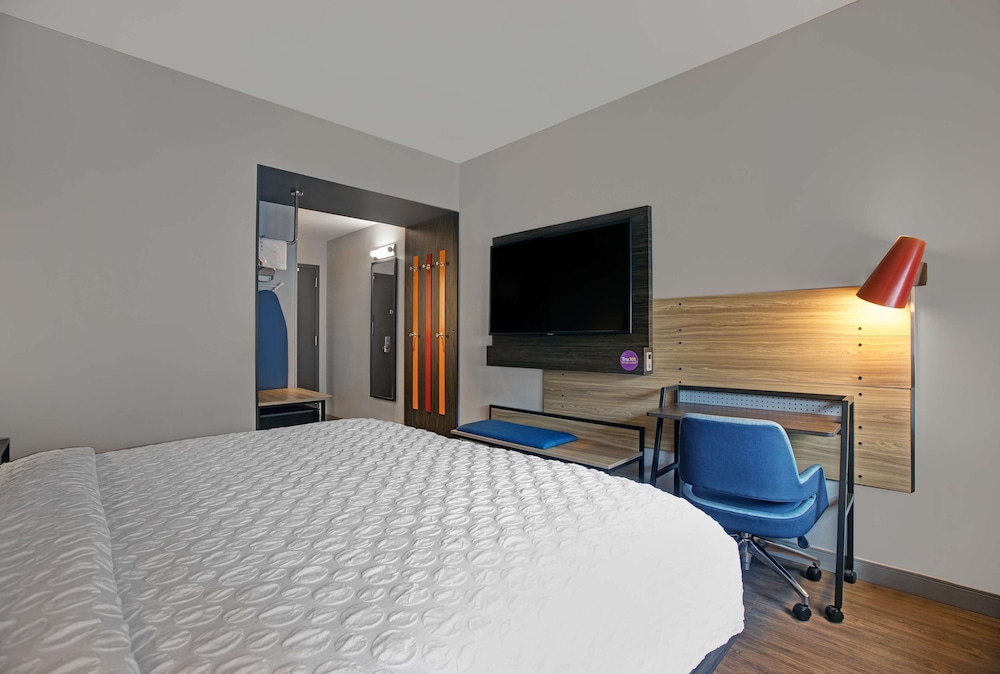 ROOM, KING BED, ACCESSIBLE