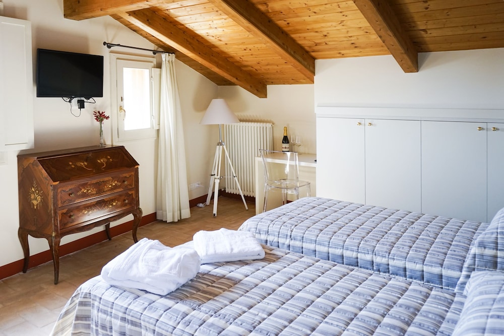 Casa Isolani Santo Stefano 28/48