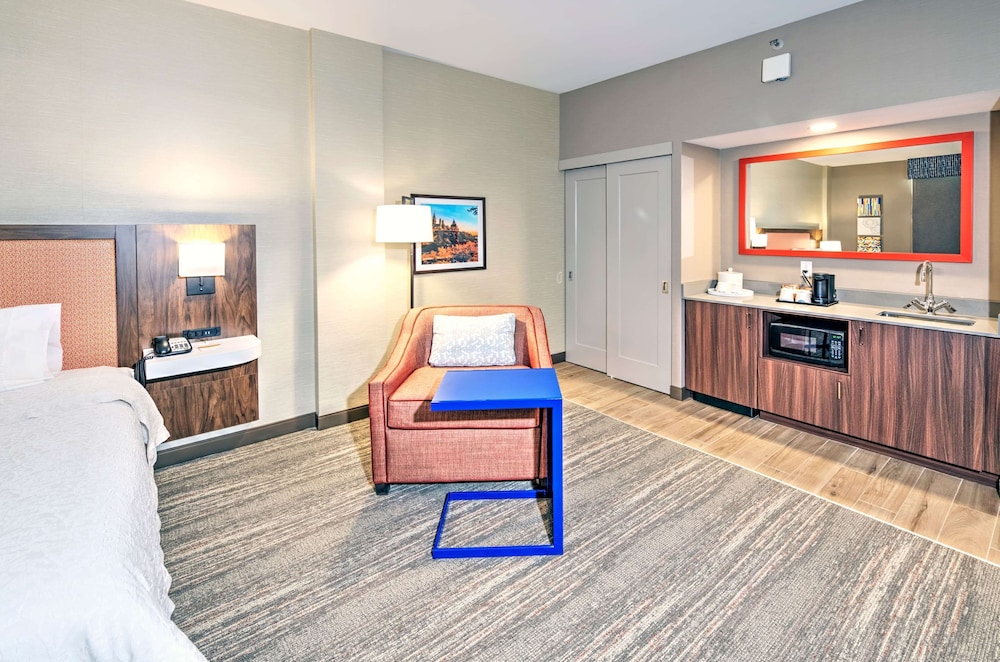 Hampton Inn By Hilton Ottawa 8/38