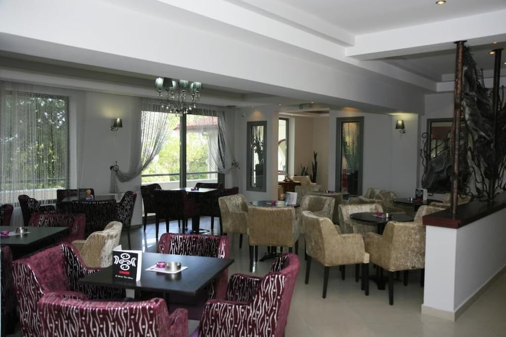 ASSEMBLY HOTEL 30/45