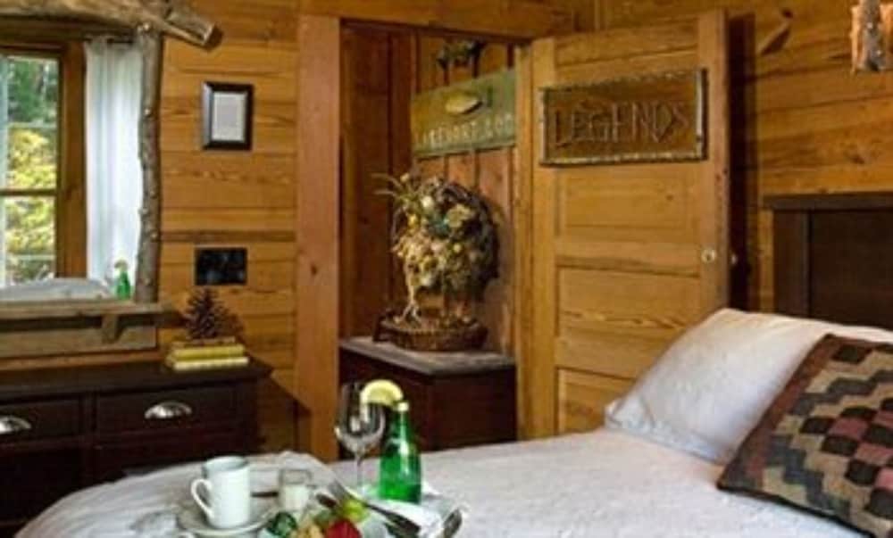 Legend, Queen Bed