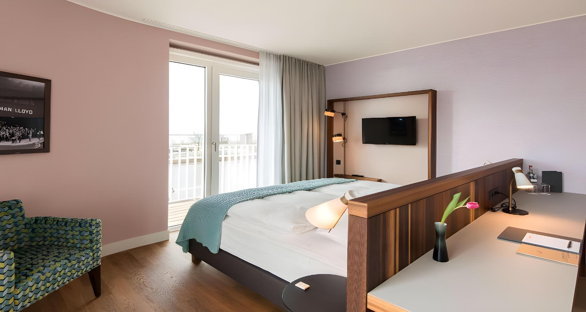Standard, Double Bed, Panoramic, Water View, Balcony, Corner