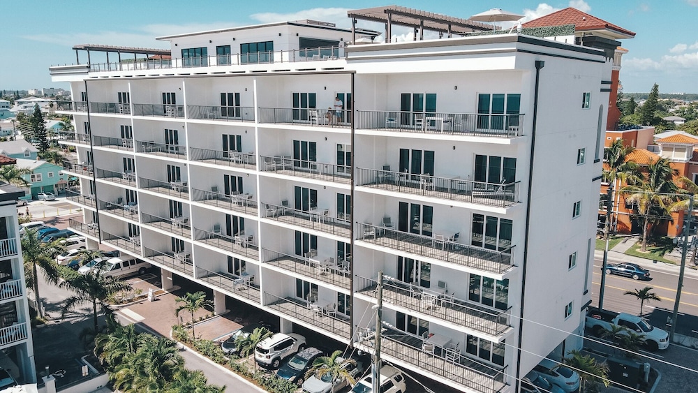 Barefoot Beach Hotel 3/70