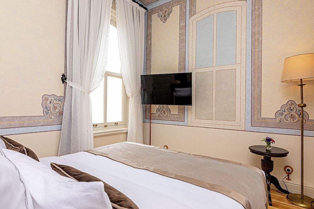 غرفة ديلوكس بسرير كوين، Meroddi Barnathan Hotel 4/10