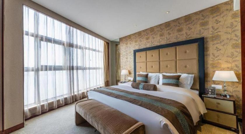 Xinhua Jianguo Hotel 7/48