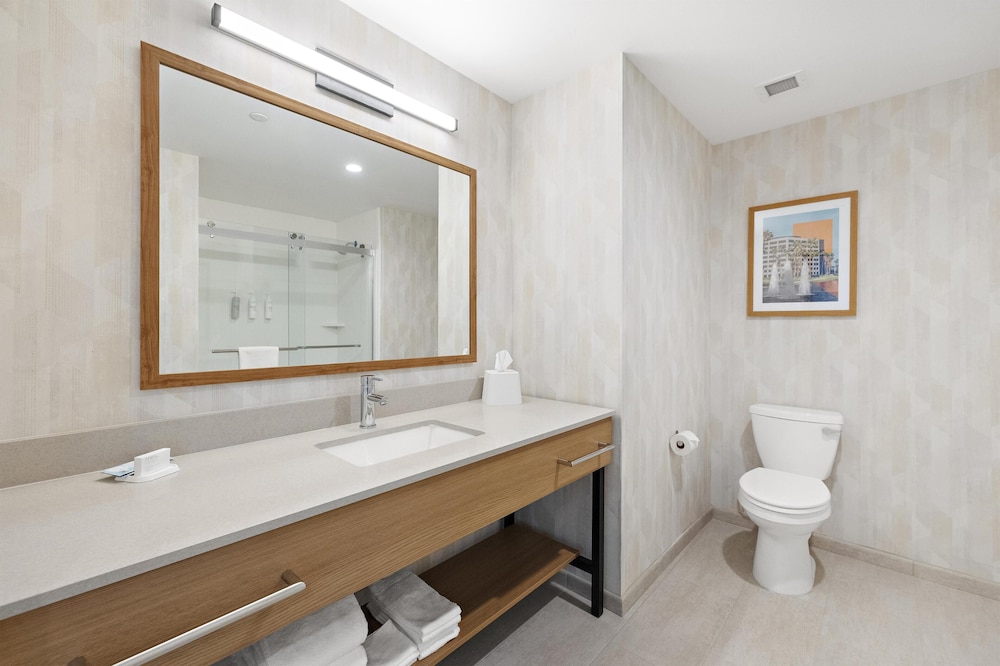 Hampton Inn by Hilton Ontario Airport 32/36