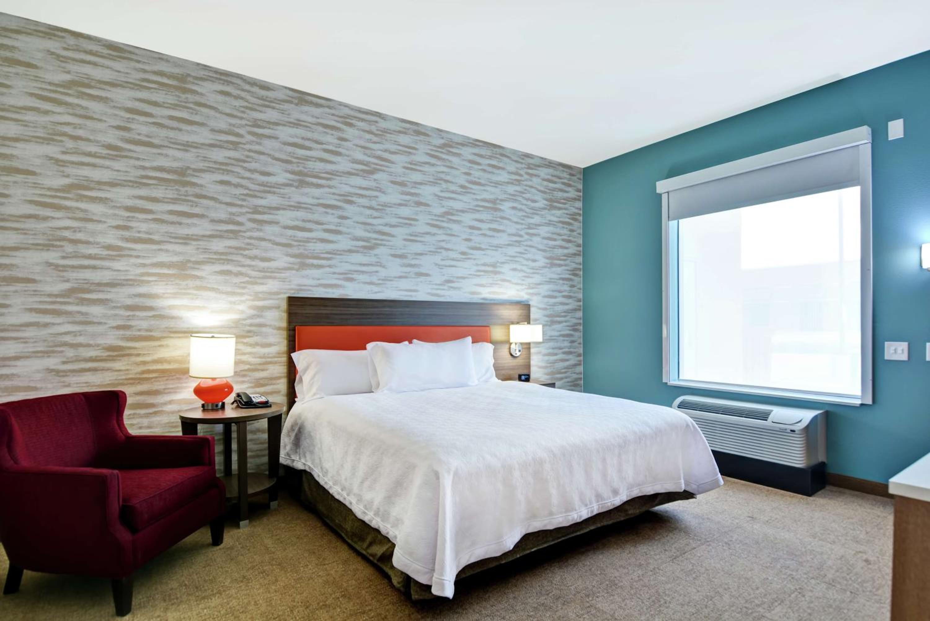 جناح بسرير كينج بغرفة نوم واحدة مع أريكة، Home2 Suites by Hilton Bedford DFW West 2/3