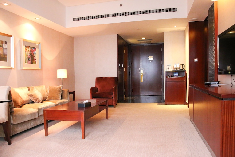 Crowne Plaza Yantai Seaview 45/82