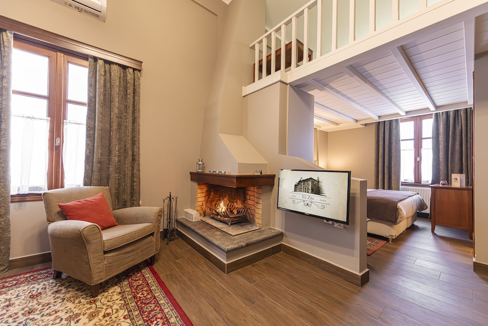 Ef Zin Studios and Suites 29/43