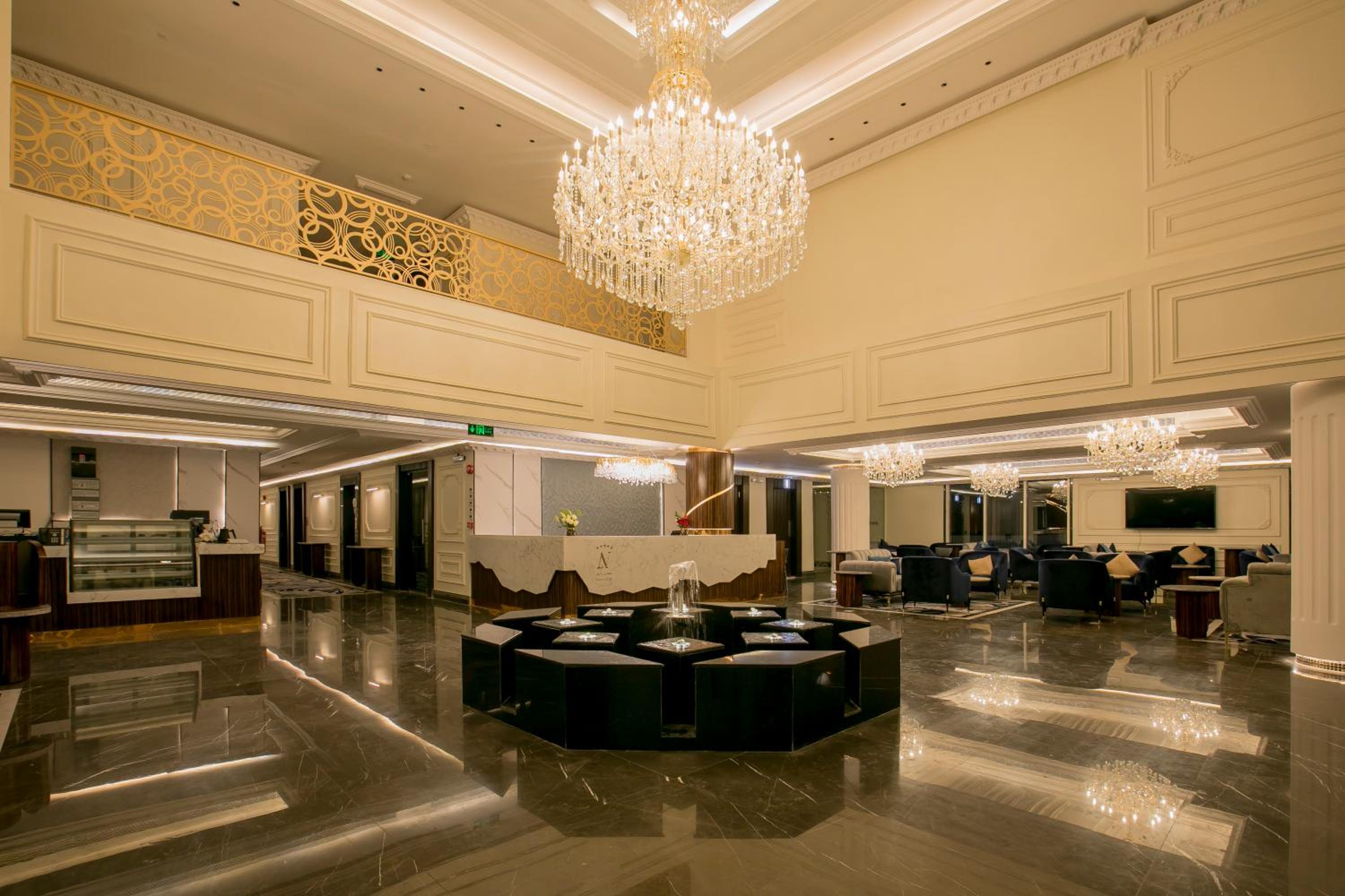 Luxury Night Hotel 9/73