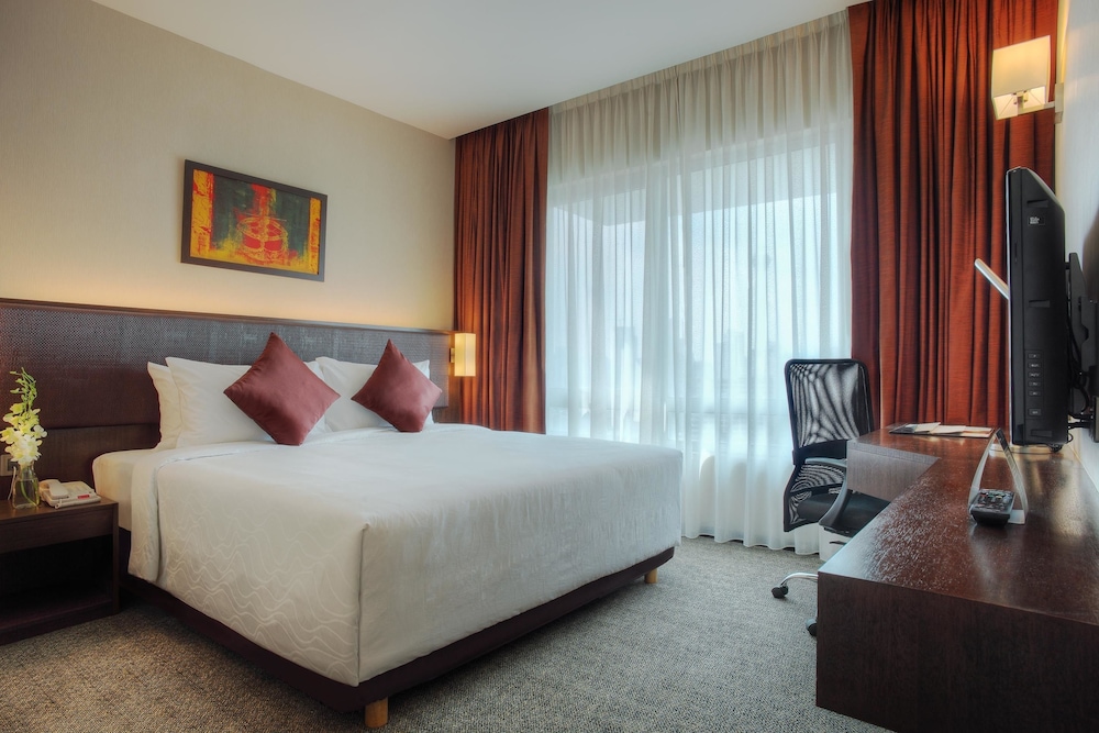 EXECUTIVE ROOM