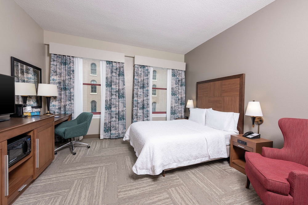 Hampton Inn Indianapolis Downtown Across From Circle Centre 21/75
