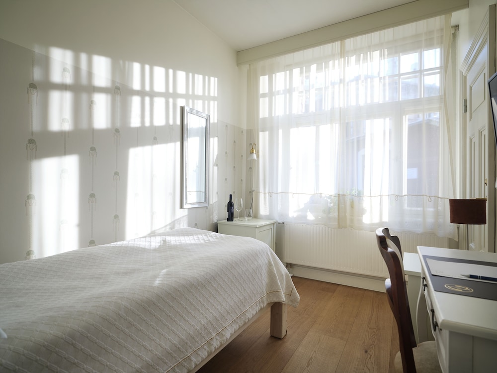 Villa Ammende Restoran and Hotell 11/50