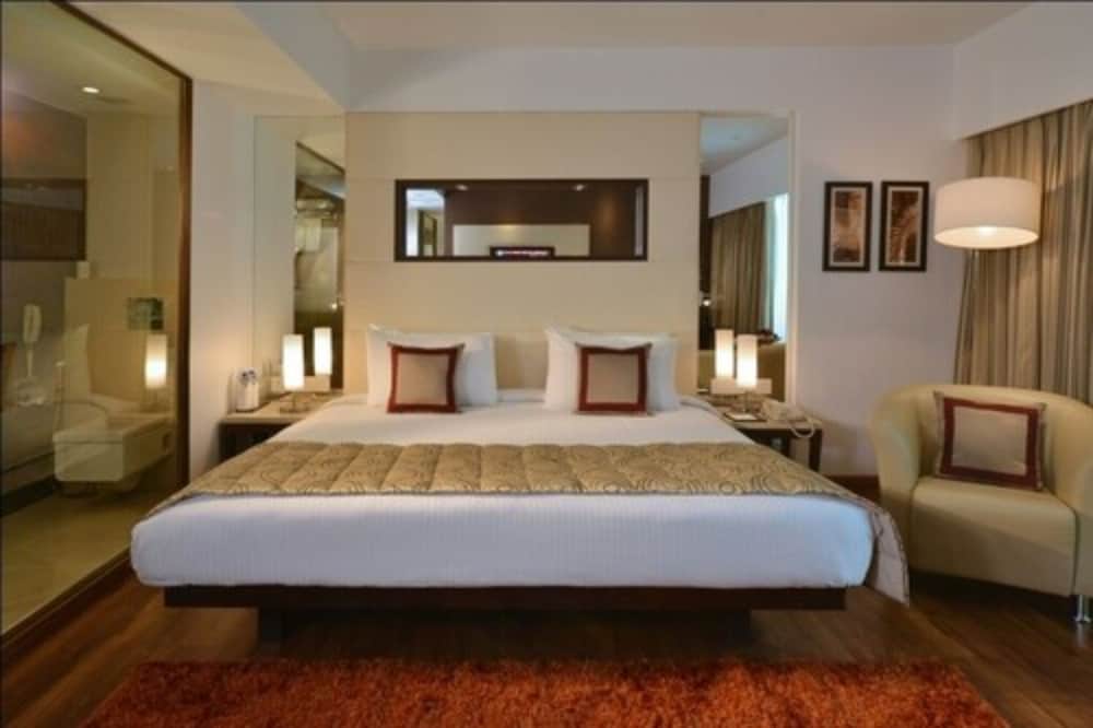 Majestic Court Sarovar Portico 7/46