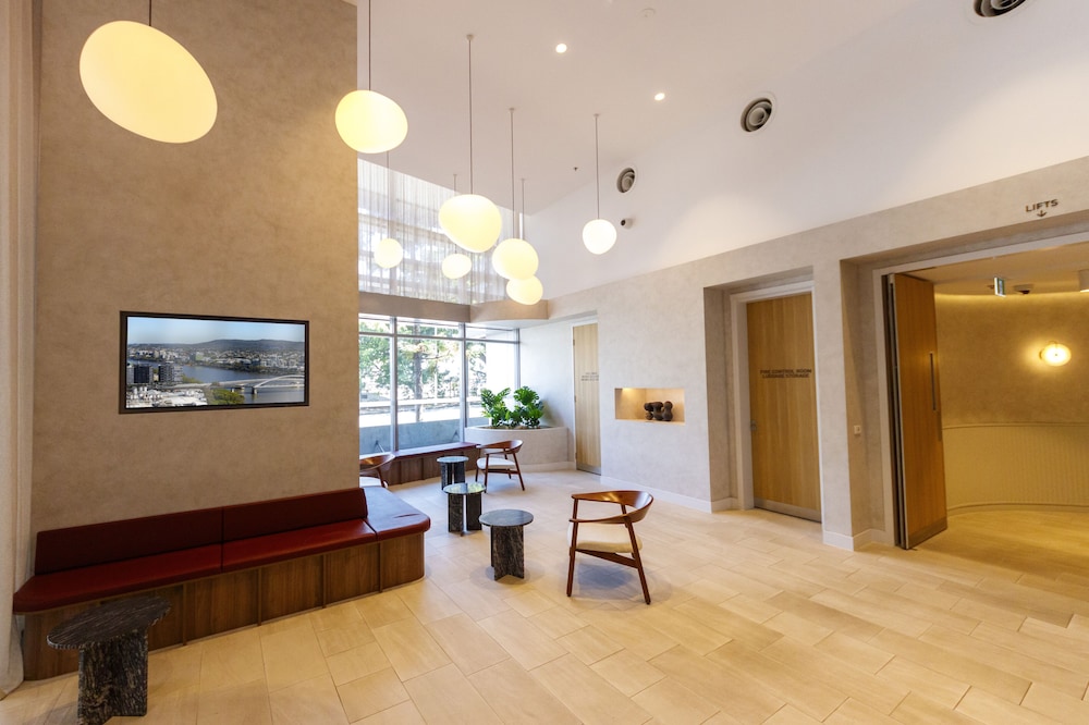 Evolution Apartments 60/76