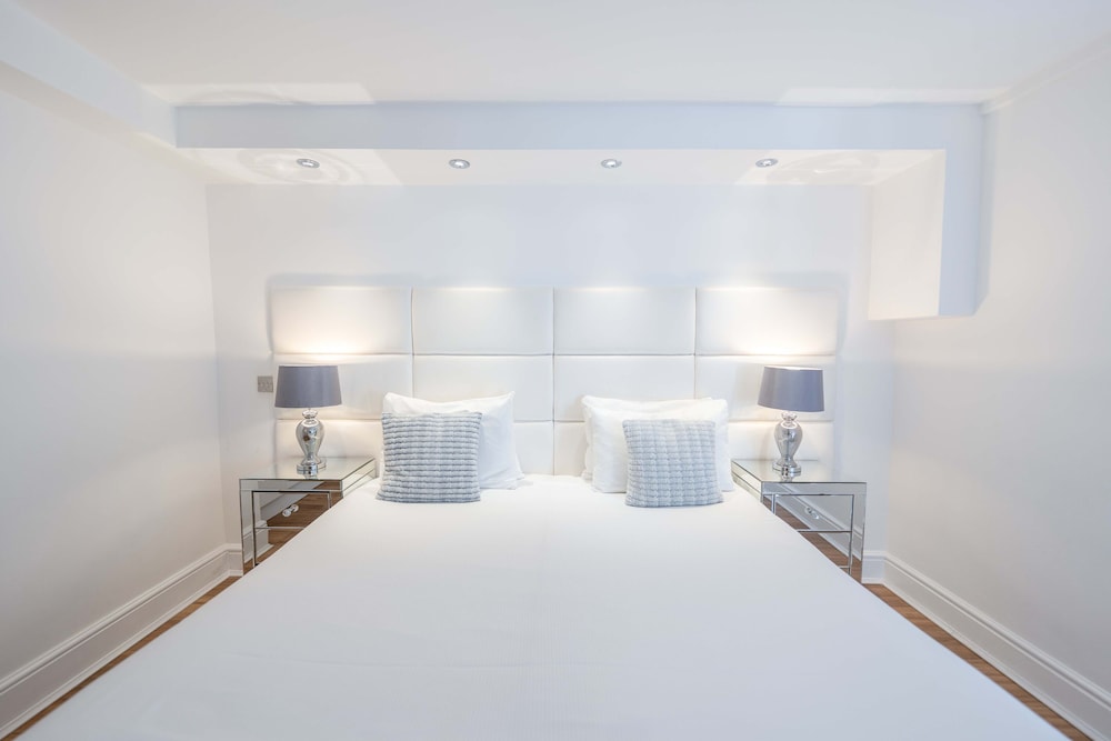 Edinburgh Castle Apartments And Suites 43/55
